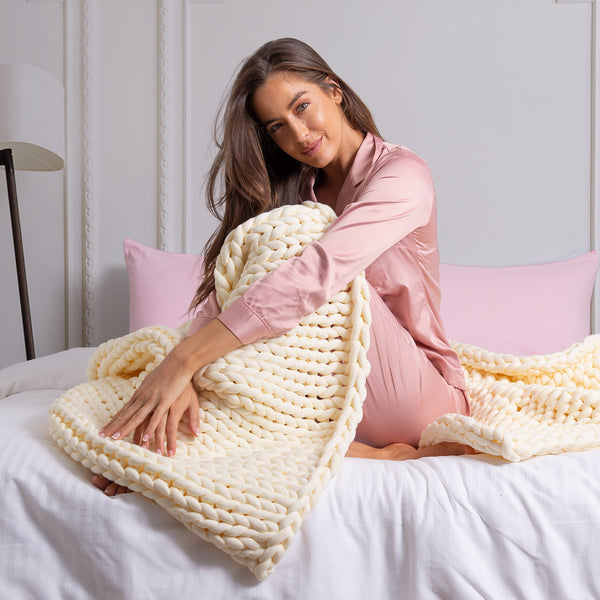 Royal Comfort Chunky Hand Knit Thick Weighted Blanket 6.3KG 203cm x 153cm - Cream from Deals499 at Deals499